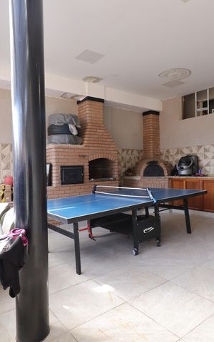 Casa à venda com 250m², 5 quartos e 2 vagasChurrasqueira