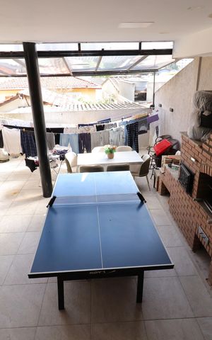Casa à venda com 250m², 5 quartos e 2 vagasChurrasqueira/Quintal fundos