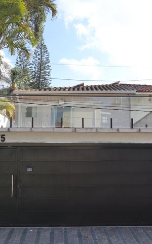Casa à venda com 250m², 5 quartos e 2 vagasFachada