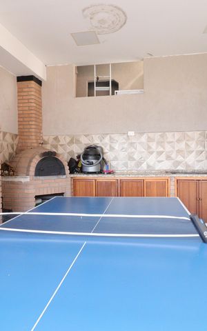 Casa à venda com 250m², 5 quartos e 2 vagasChurrasqueira