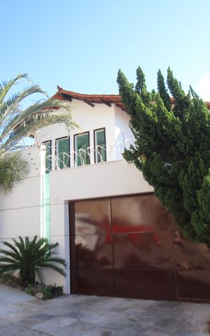 Casa à venda com 281m², 3 quartos e 3 vagasFachada