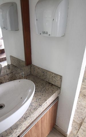 Casa à venda com 281m², 3 quartos e 3 vagasBanheiro 4