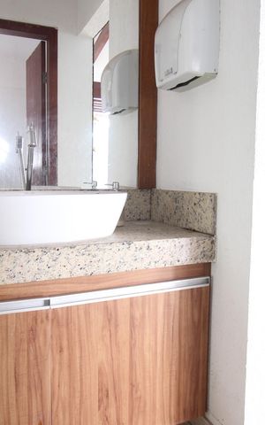 Casa à venda com 281m², 3 quartos e 3 vagasBanheiro 4