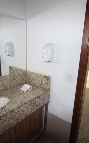 Casa à venda com 281m², 3 quartos e 3 vagasBanheiro 3