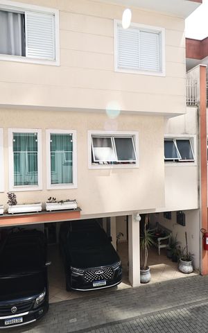 Casa de condomínio à venda com 135m², 3 quartos e 3 vagas Casa de condomínio à venda com 135m², 3 quartos e 3 vagasVista da sala