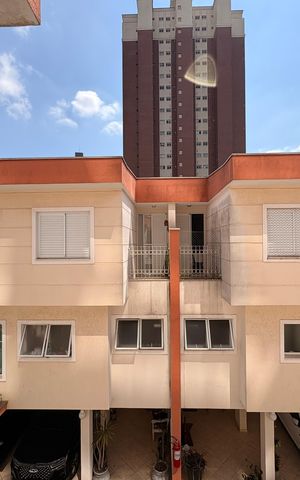 Casa de condomínio à venda com 135m², 3 quartos e 3 vagas Casa de condomínio à venda com 135m², 3 quartos e 3 vagasVista