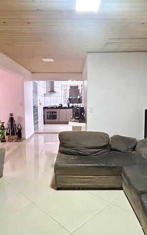 Casa à venda com 208m², 2 quartos e 3 vagas Casa à venda com 208m², 2 quartos e 3 vagasSala