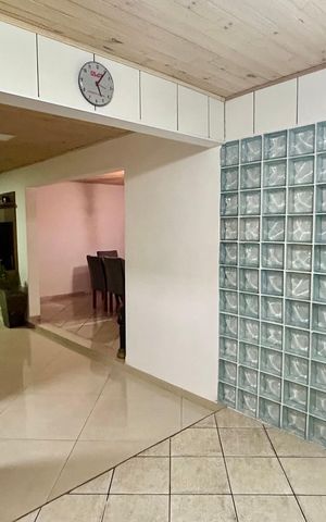 Casa à venda com 208m², 2 quartos e 3 vagas