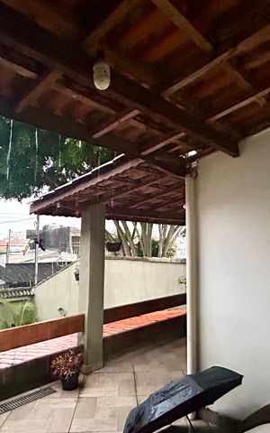 Casa à venda com 208m², 2 quartos e 3 vagas Casa à venda com 208m², 2 quartos e 3 vagasVaranda