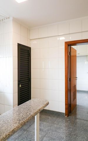 Apartamento à venda com 363m², 4 quartos e 4 vagas Apartamento à venda com 363m², 4 quartos e 4 vagasÁrea de Serviço