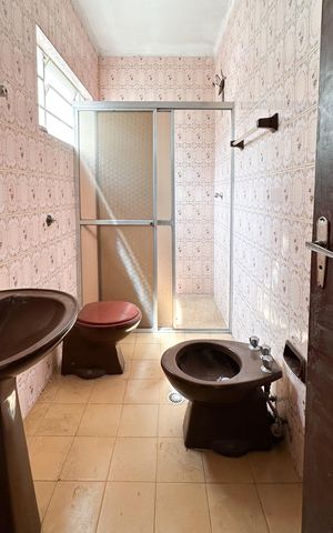 Casa à venda com 180m², 6 quartos e 2 vagas Casa à venda com 180m², 6 quartos e 2 vagasBanheiro da Suíte 2