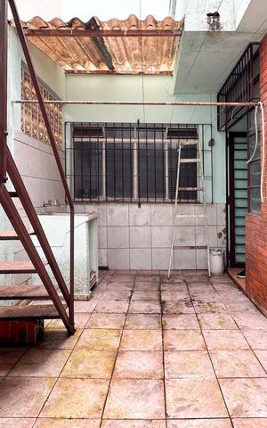 Casa à venda com 180m², 6 quartos e 2 vagas Casa à venda com 180m², 6 quartos e 2 vagasÁrea de Serviço