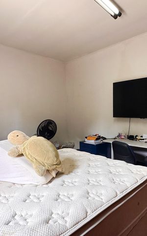 Casa à venda com 180m², 6 quartos e 2 vagas Casa à venda com 180m², 6 quartos e 2 vagasQuarto 1
