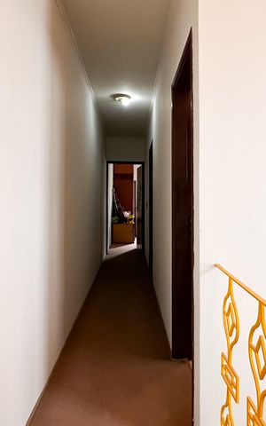 Casa à venda com 180m², 6 quartos e 2 vagas Casa à venda com 180m², 6 quartos e 2 vagasAcesso aos Quartos