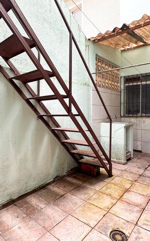 Casa à venda com 180m², 6 quartos e 2 vagas Casa à venda com 180m², 6 quartos e 2 vagasÁrea de Serviço
