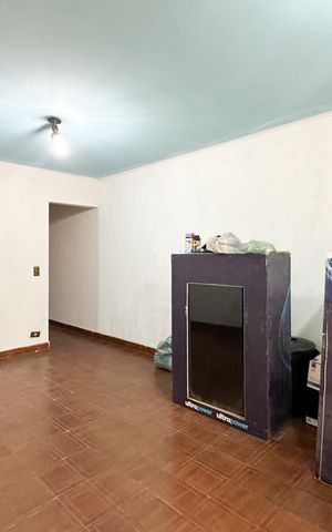 Casa à venda com 180m², 6 quartos e 2 vagas Casa à venda com 180m², 6 quartos e 2 vagasSala