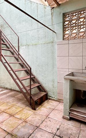 Casa à venda com 180m², 6 quartos e 2 vagas Casa à venda com 180m², 6 quartos e 2 vagasÁrea de Serviço