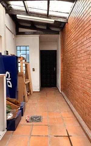 Casa à venda com 180m², 6 quartos e 2 vagas Casa à venda com 180m², 6 quartos e 2 vagasQuintal