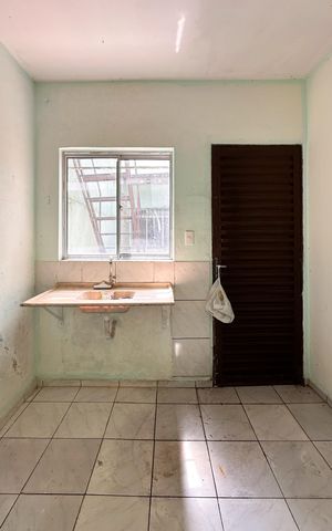 Casa à venda com 180m², 6 quartos e 2 vagas Casa à venda com 180m², 6 quartos e 2 vagasÁrea de Serviço 2