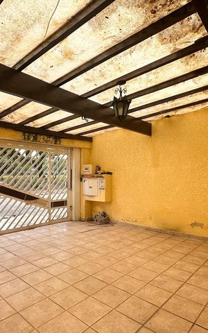Casa à venda com 180m², 6 quartos e 2 vagas Casa à venda com 180m², 6 quartos e 2 vagasGaragem