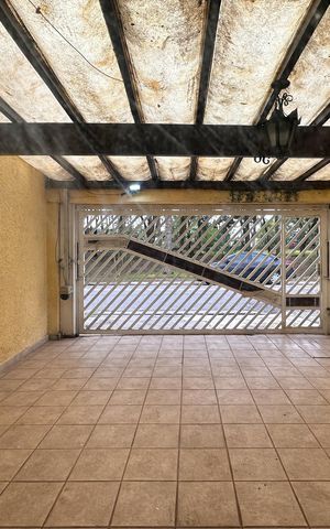 Casa à venda com 180m², 6 quartos e 2 vagas Casa à venda com 180m², 6 quartos e 2 vagasVista da Sala