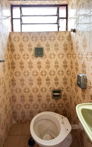 Casa à venda com 180m², 6 quartos e 2 vagas Casa à venda com 180m², 6 quartos e 2 vagasBanheiro da Suíte