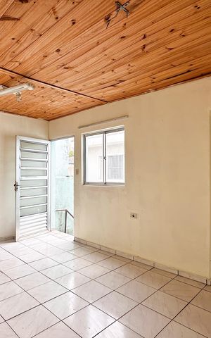 Casa à venda com 180m², 6 quartos e 2 vagas Casa à venda com 180m², 6 quartos e 2 vagasQuarto de Serviço