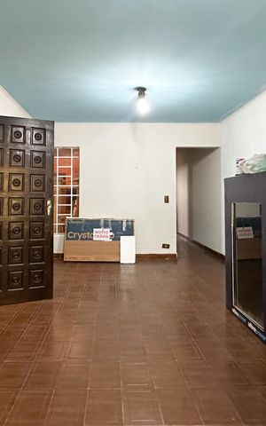 Casa à venda com 180m², 6 quartos e 2 vagas Casa à venda com 180m², 6 quartos e 2 vagasSala