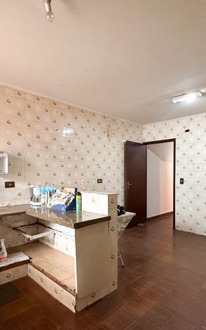 Casa à venda com 180m², 6 quartos e 2 vagas Casa à venda com 180m², 6 quartos e 2 vagasCozinha