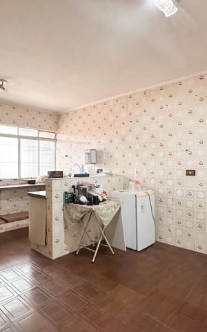 Casa à venda com 180m², 6 quartos e 2 vagas Casa à venda com 180m², 6 quartos e 2 vagasCozinha
