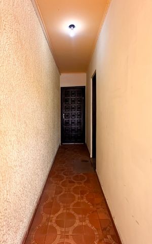 Casa à venda com 180m², 6 quartos e 2 vagas Casa à venda com 180m², 6 quartos e 2 vagasEntrada