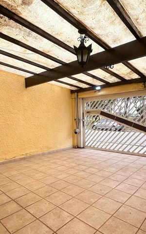 Casa à venda com 180m², 6 quartos e 2 vagas Casa à venda com 180m², 6 quartos e 2 vagasGaragem