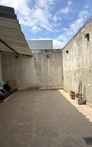 Casa à venda com 143m², 1 quarto e 4 vagas Casa à venda com 143m², 1 quarto e 4 vagasQuintal