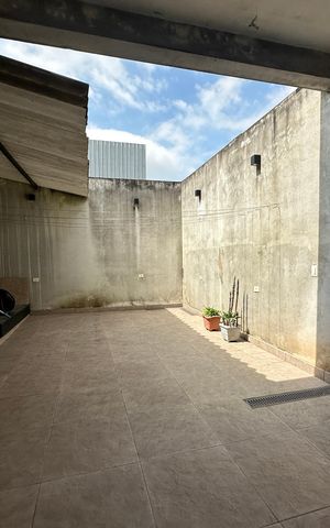 Casa à venda com 143m², 1 quarto e 4 vagas Casa à venda com 143m², 1 quarto e 4 vagasQuintal