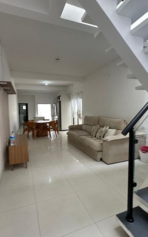 Casa à venda com 143m², 1 quarto e 4 vagas Casa à venda com 143m², 1 quarto e 4 vagasSala