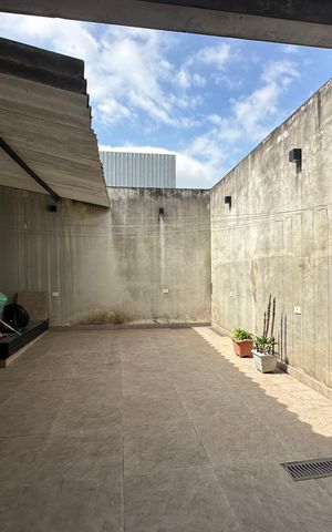 Casa à venda com 143m², 1 quarto e 4 vagas Casa à venda com 143m², 1 quarto e 4 vagasQuintal