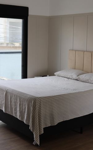 Casa à venda com 143m², 1 quarto e 4 vagas Casa à venda com 143m², 1 quarto e 4 vagasSuíte