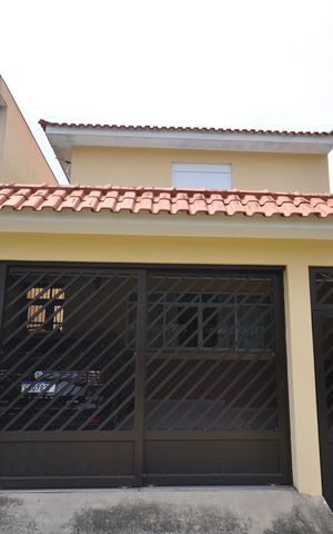 Casa à venda com 172m², 4 quartos e 3 vagasFachada