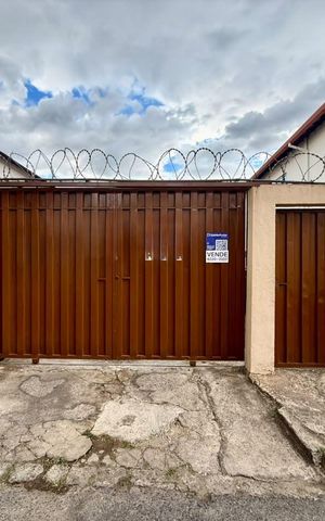 Casa de condomínio à venda com 50m², 2 quartos e 1 vaga Casa de condomínio à venda com 50m², 2 quartos e 1 vagaFachada