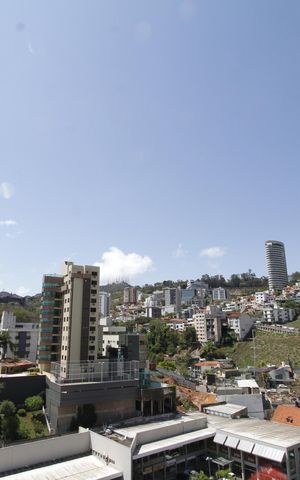 Apartamento para alugar com 260m², 4 quartos e 4 vagasVista