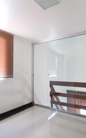 Casa para alugar com 320m², 4 quartos e 3 vagasHall superior - Escritório