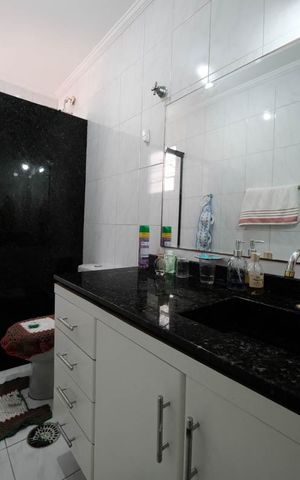 Casa à venda com 125m², 3 quartos e 2 vagasBanheiro 1