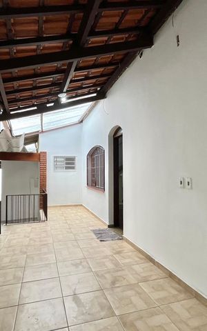 Casa para alugar com 209m², 3 quartos e 3 vagas Casa para alugar com 209m², 3 quartos e 3 vagasEntrada
