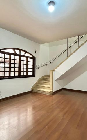 Casa para alugar com 209m², 3 quartos e 3 vagas Casa para alugar com 209m², 3 quartos e 3 vagasSala