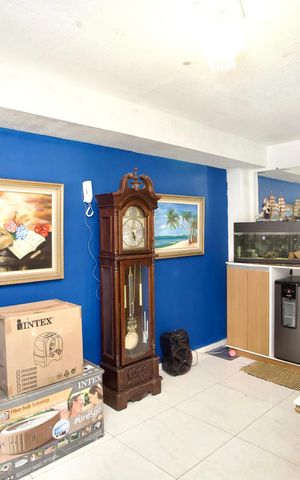 Casa de condomínio à venda com 100m², 2 quartos e 1 vaga Casa de condomínio à venda com 100m², 2 quartos e 1 vagaSala