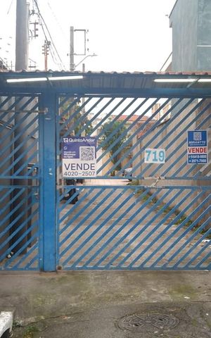 Casa à venda com 180m², 3 quartos e 2 vagas Casa à venda com 180m², 3 quartos e 2 vagasFachada