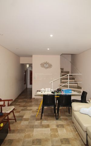 Casa à venda com 180m², 3 quartos e 2 vagasSala