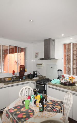 Casa à venda com 180m², 3 quartos e 2 vagasCozinha