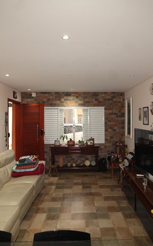 Casa à venda com 180m², 3 quartos e 2 vagasSala
