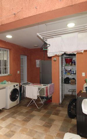 Casa à venda com 180m², 3 quartos e 2 vagasÁrea de Serviço